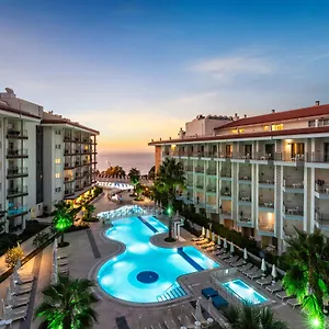 Ramada & By Wyndham 4* Kuşadası